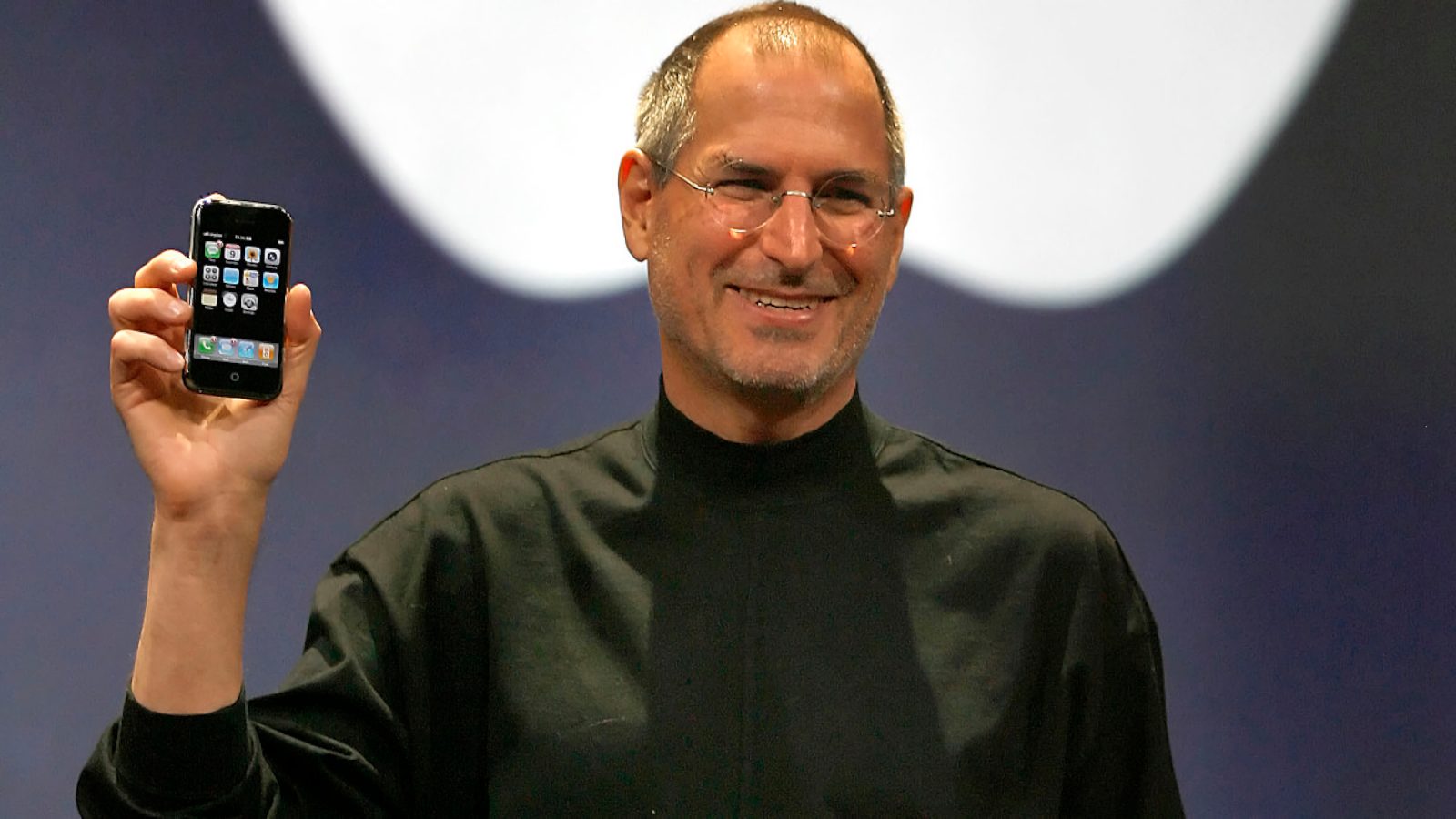 Steve Jobs unveils the iPhone